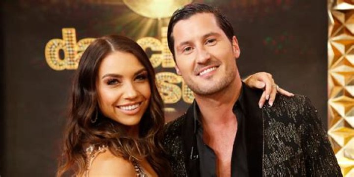 ‘DWTS’ Pros Jenna Johnson & Val Chmerkovskiy Share 1st Photo Of Their Son’s Face