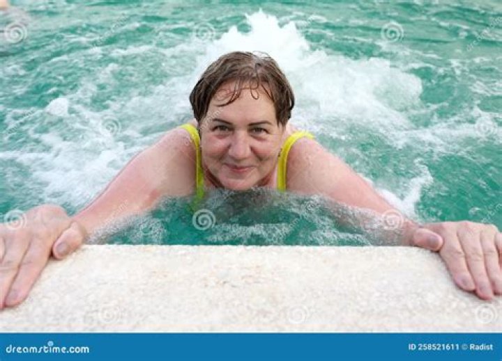 Elizabeth Hurley, 54, Shows Off Her Incredibly Body While Relaxing ‘In The Pool’– New Pic