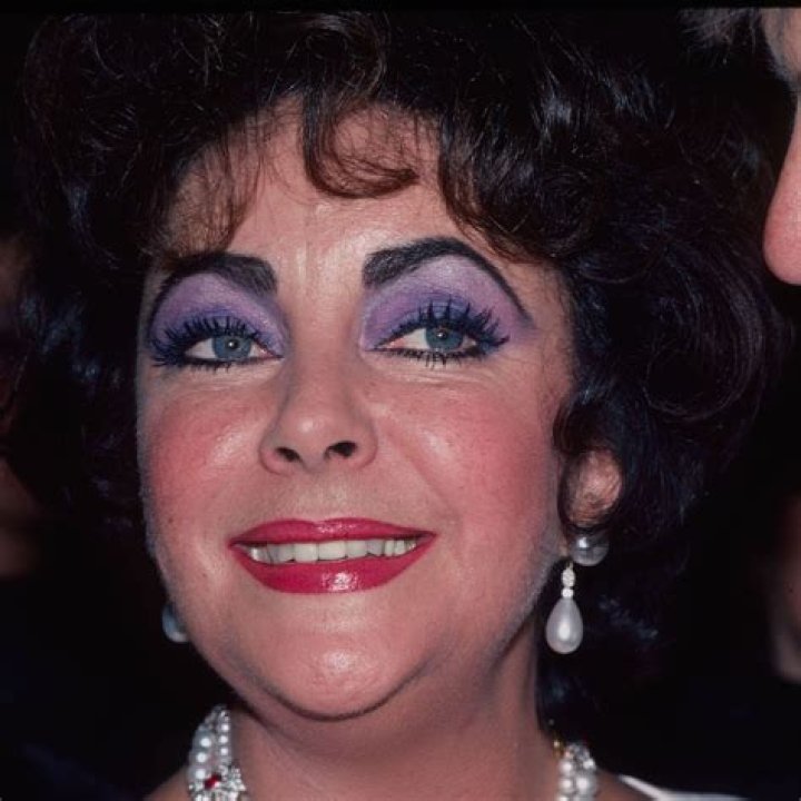 Elizabeth Taylor Was A Beauty Icon. See Pics Of Her Most Gorgeous Looks! – Hollywood Life