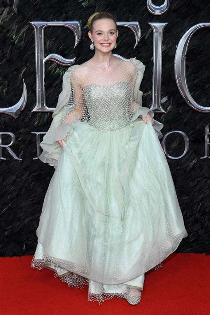 Elle Fanning’s Dresses & Fairy Princess Gowns – Pics – Hollywood Life
