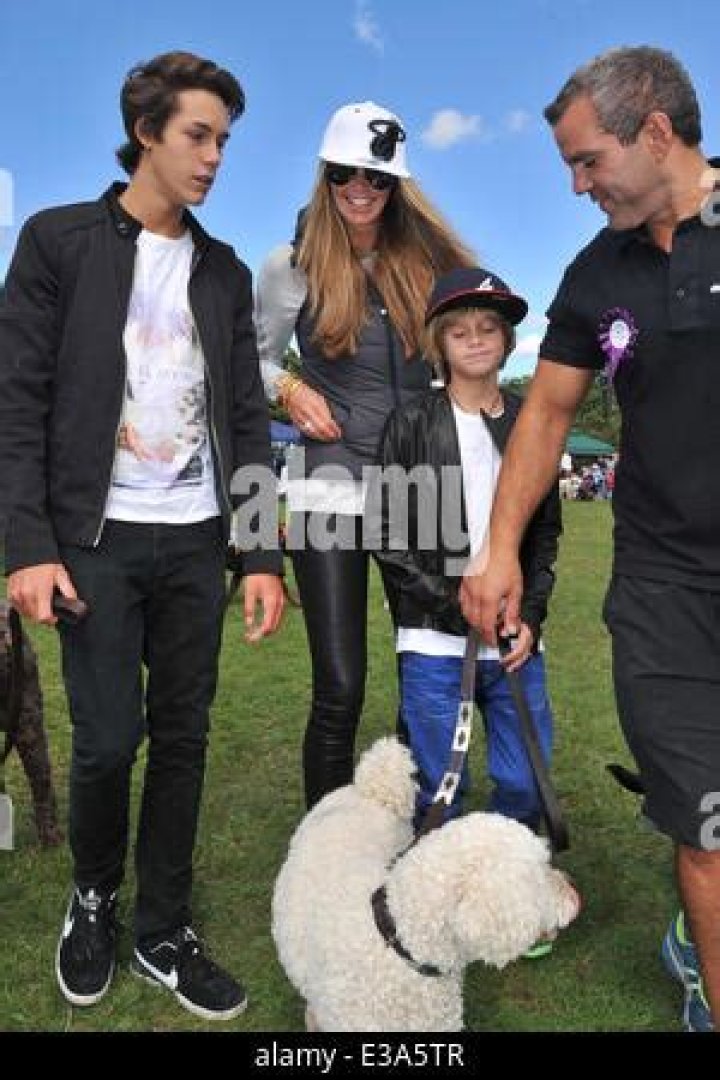 Elle Macpherson Stuns In Black Swimsuit For Family Shoot In Sydney – Hollywood Life