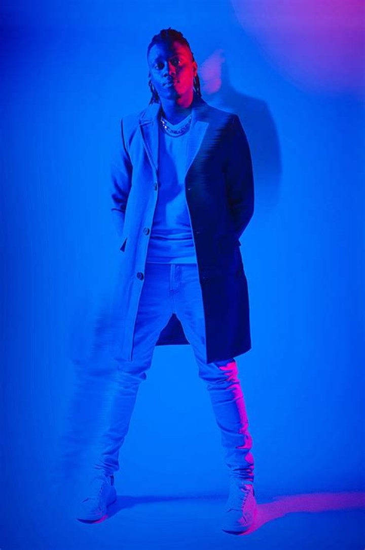 Elliott Trent Drops ‘Into The Night’ & Shares How He Made Its ‘Vibe’ – Hollywood Life