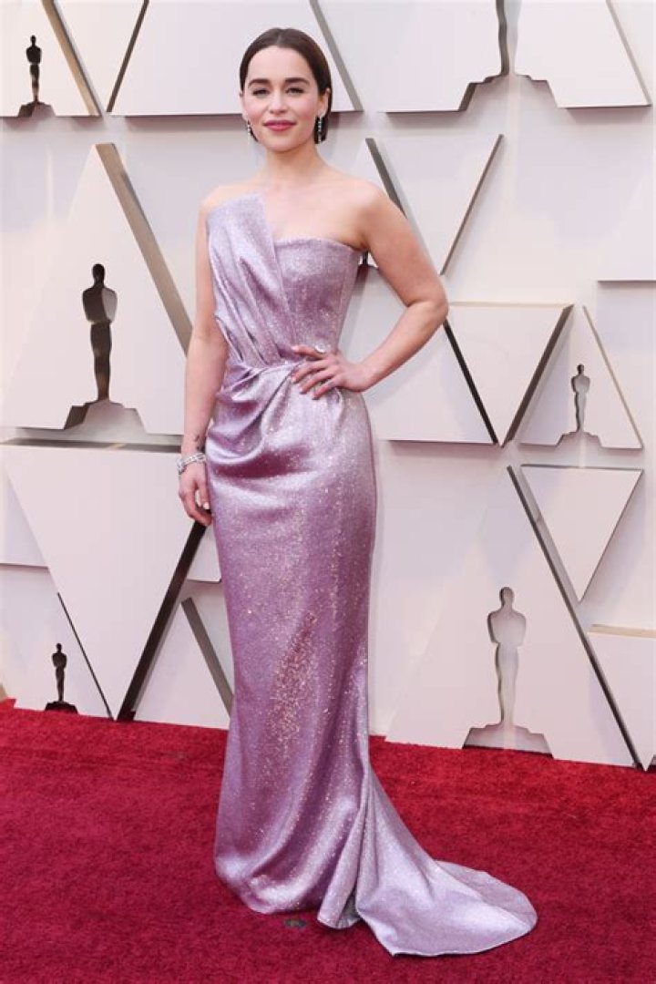 Emilia Clarke’s Dress At Oscars 2019 & Brown Hair Makeover – Hollywood Life