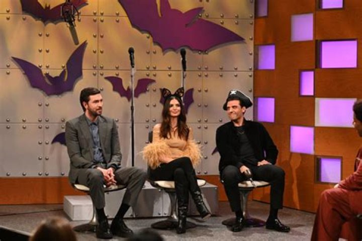 Emily Ratajkowski & Nicholas Braun’s Halloween Sketch With Jason – Hollywood Life