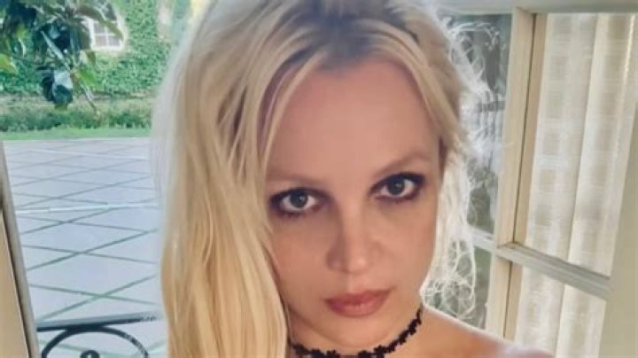 Emily Ratajkowski Reacts To Britney Spears’ Instagram Posts – Hollywood Life