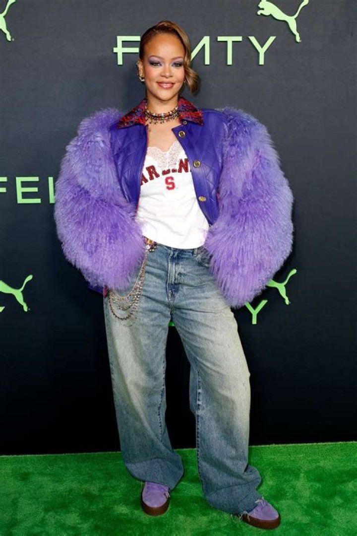Emily Ratajkowski Slays In Lingerie For Savage X Fenty Fashion Show 6 Months After Giving Birth – Photos