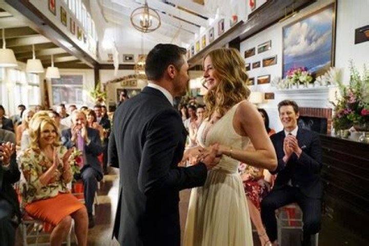 Emily Thorne Tells David Clarke She’s Amanda – Hollywood Life