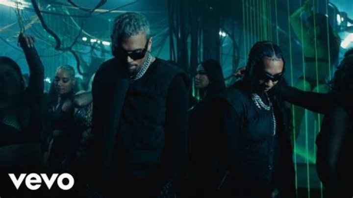 Eminem Apologizes To Rihanna On New Song ‘Zeus’ After Saying He ‘Sided With Chris Brown’ In Leaked Lyrics