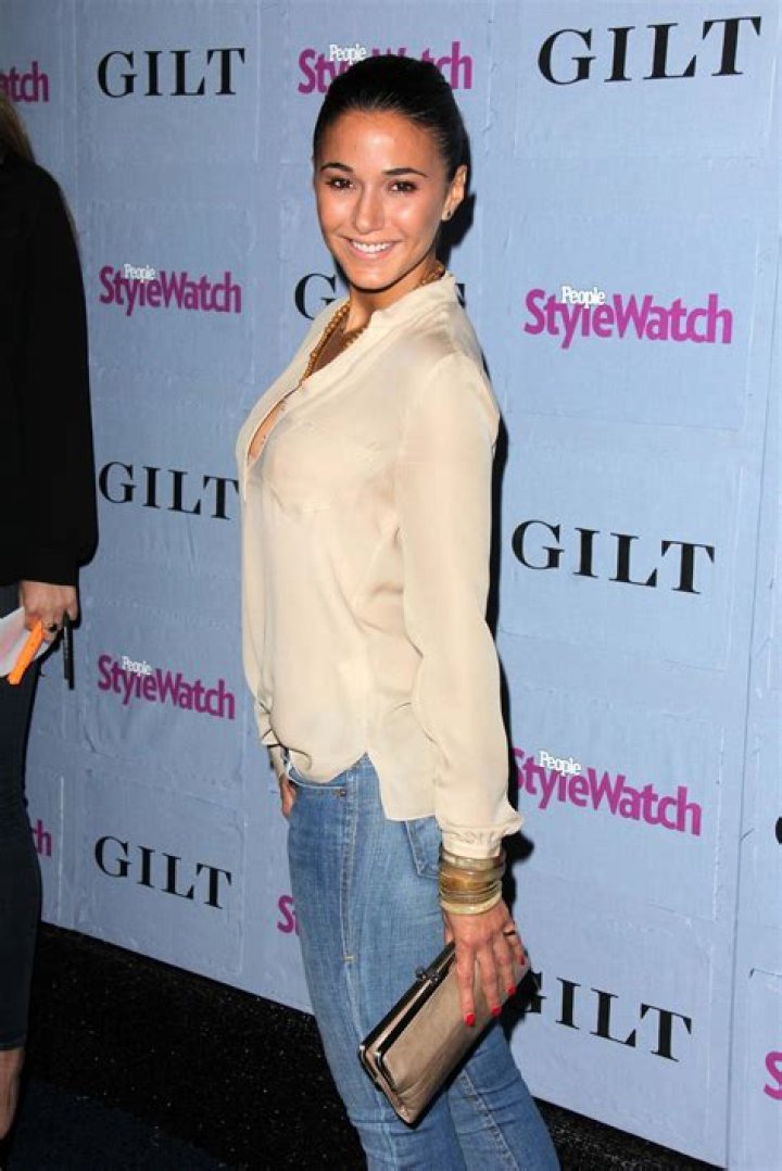 Emmanuelle Chriqui Rocks Blue Bikini During Mykonos Vacation: Photos – Hollywood Life