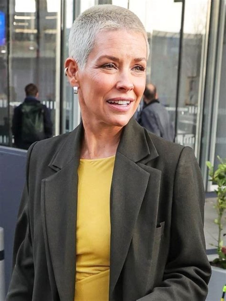 Evangeline Lilly’s Shaved Head Hair Makeover: Photos – Hollywood Life