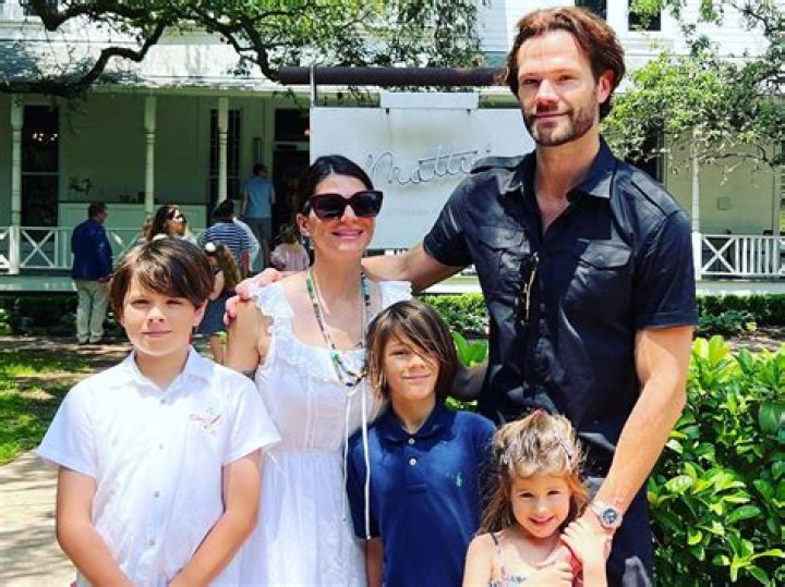 Everything To Know On 4 Sons & Daughters – Hollywood Life