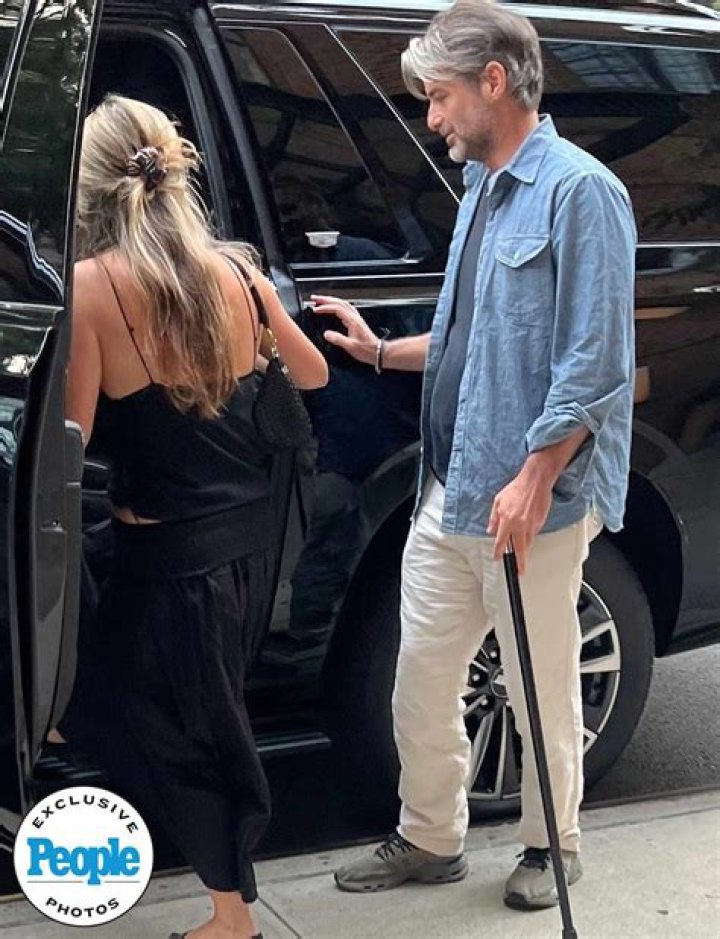 EXCLUSIVE! Jen Aniston Goes On A $1,000+ Shoe Shopping Spree – While Filming A Movie! – Hollywood Life