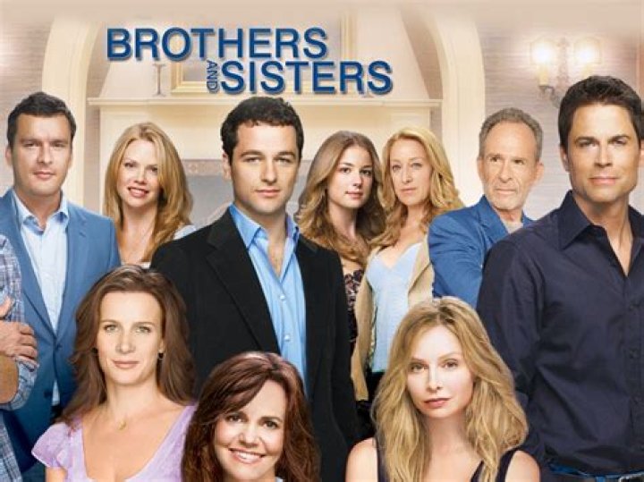 Facts About Her 11 Brothers & Sisters – Hollywood Life