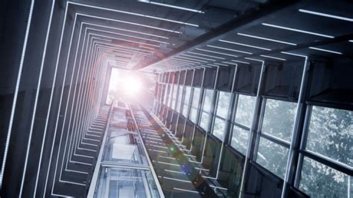 ‘Fear The Walking Dead’: Alicia Dangles Over An Empty Elevator Shaft — Terrifying Clip