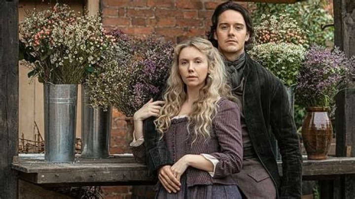 Fergus & Marsali Get Married & Claire Reunites With Jamie — Recap – Hollywood Life