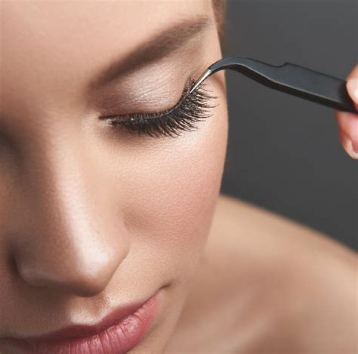 Flaunt Show-Stopping Eyelashes with the Best Mascara
