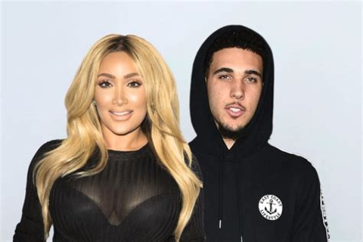 Floyd Mayweather Gushes Over ‘L&HH’ Star Nikki Mudarris’ Smoldering Braless Pic