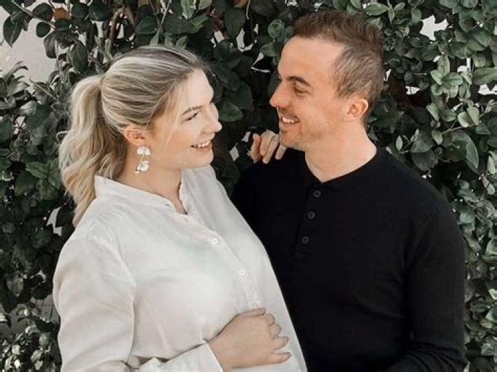 Frankie Muniz & Paige Price Pregnant With 1st Child: Video – Hollywood Life