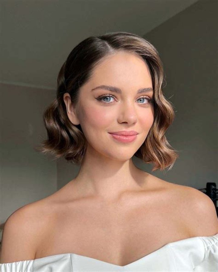 Fresh Face & Short Hair – Hollywood Life