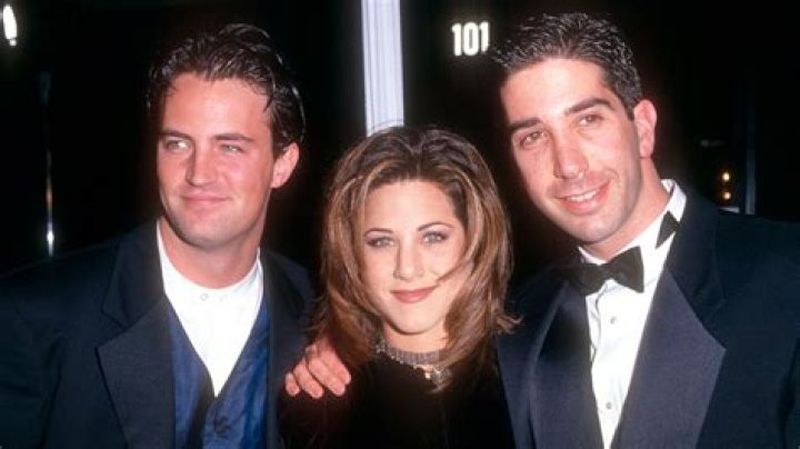 ‘Friends’ Stars & More Pay Tribute – Hollywood Life