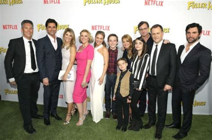 ‘Fuller House’ — Pics Of The Cast – Hollywood Life