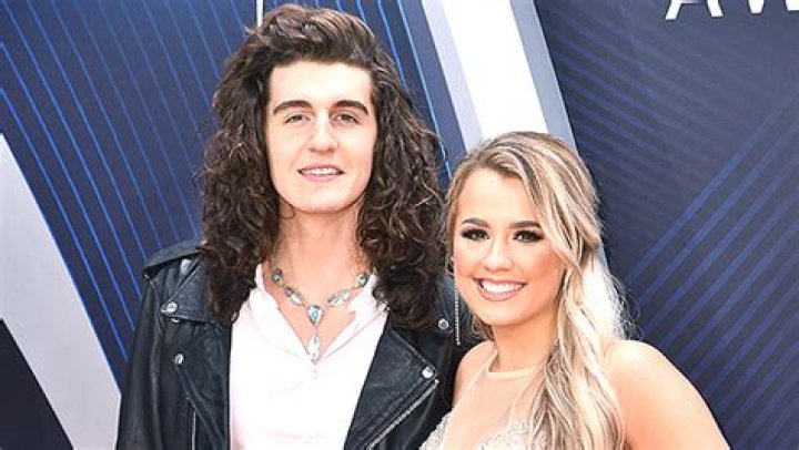 Gabby Barrett Talks Cade Foehner & Date Nights In Quarantine – Hollywood Life
