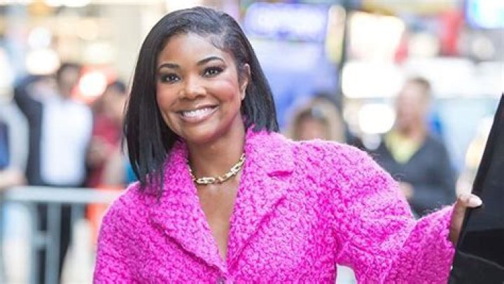 Gabrielle Union Rocks Tiny Purple String Bikini on Beach Vacation With Dwyane Wade & Daughter Kaavia: Photos