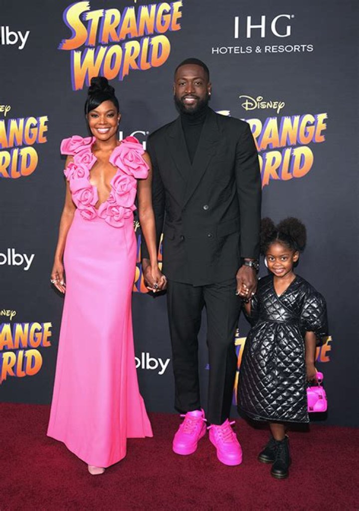 Gabrielle Union’s Daughter Makes Funny Faces On ‘LA’s Finest’ Set – Hollywood Life