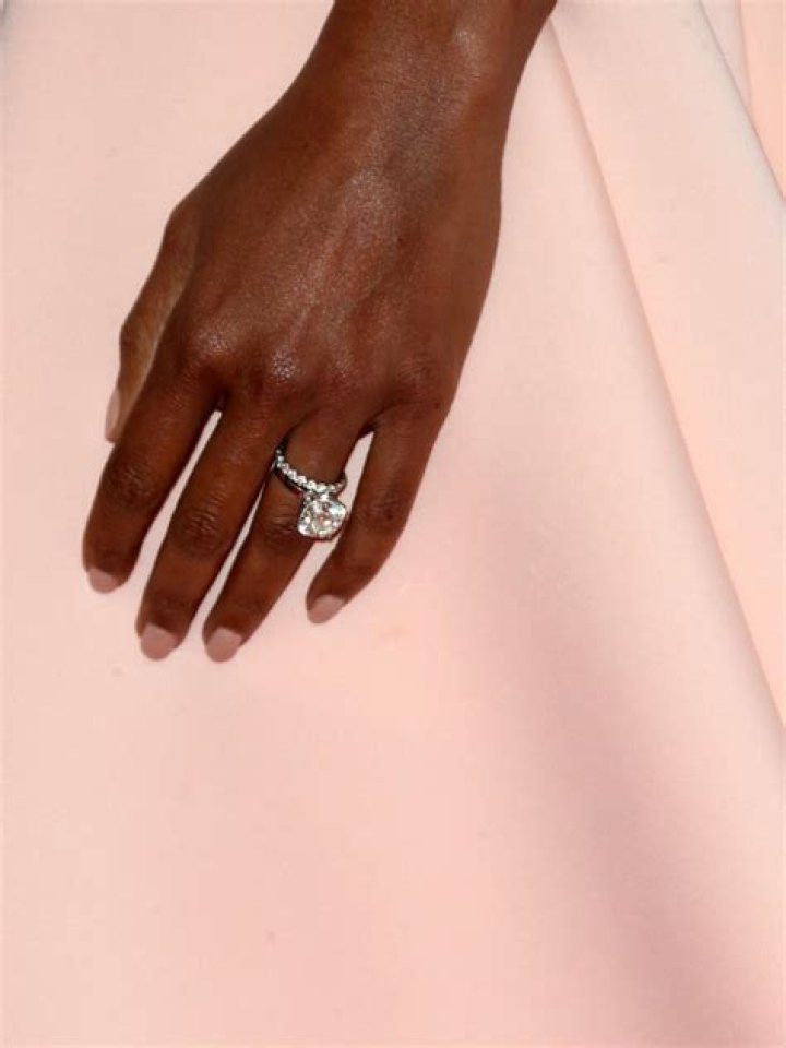 Gabrielle Union’s Enagement Ring From Dwyane Wade — Cost $1 Million – Hollywood Life