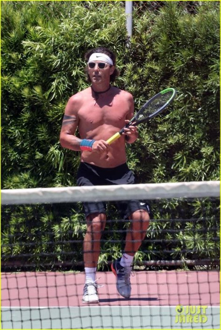 Gavin Rossdale Goes Shirtless For Tennis Match With Son Kingston – Hollywood Life