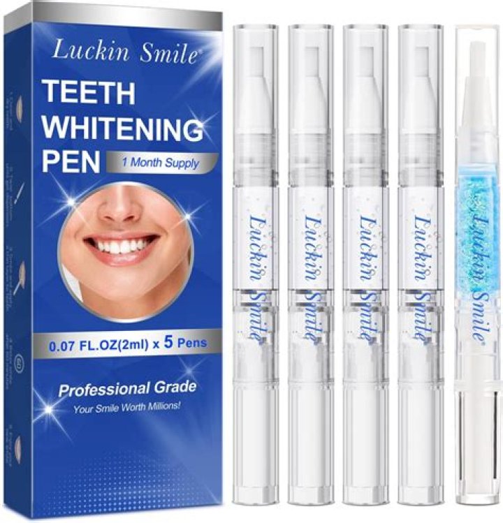 Get A Brighter Smile Overnight With This Teeth Whitening Pen That Over 9,000 People Swear By