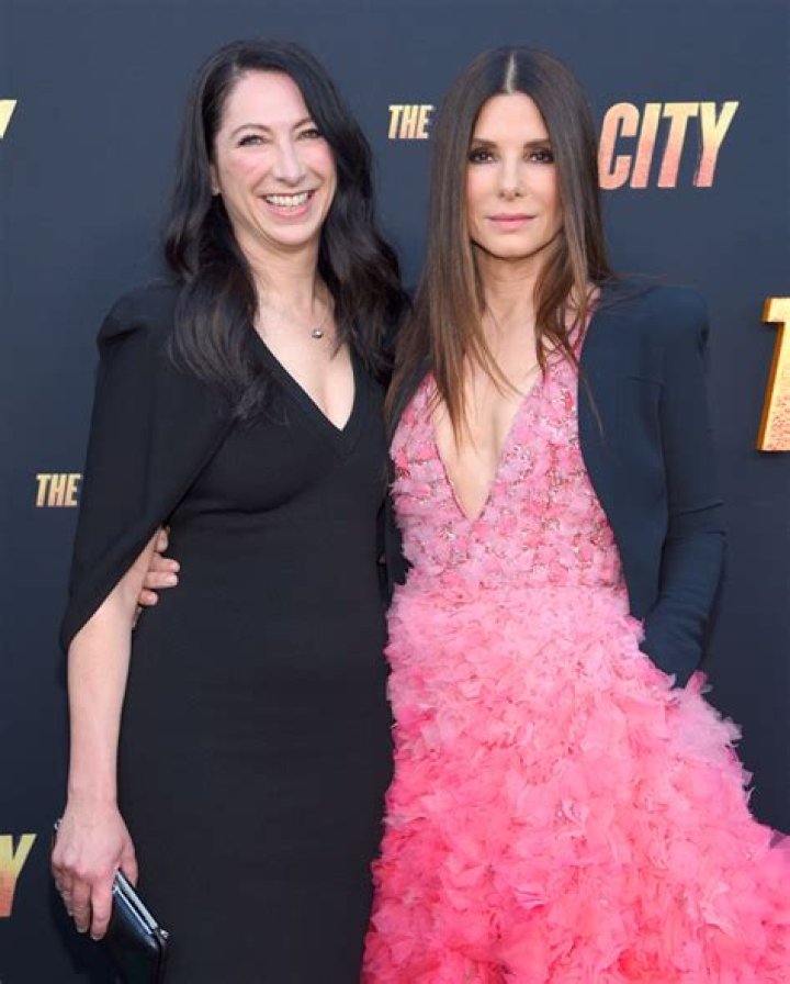 Get Sandra Bullock’s Skincare Secret — Copy Her Facial At Home – Hollywood Life