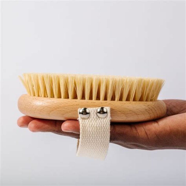 Get Smooth & Exfoliated Skin Like Kelly Ripa With This Dry Body Brush