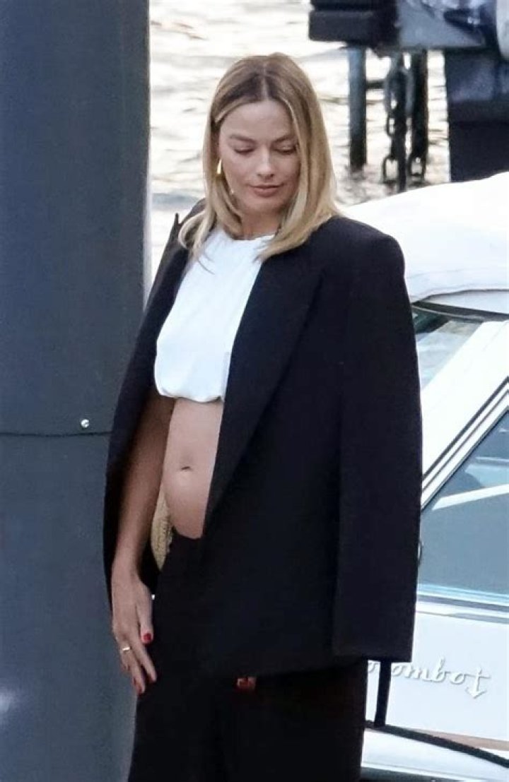 Gigi Hadid Proudly Shows Off 7th Month Bare Baby Bump On Instagram — Watch