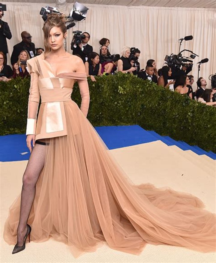 Gigi Hadid’s Dress At Met Gala Is A Stunning Mix Of Shapes & Sex – Hollywood Life