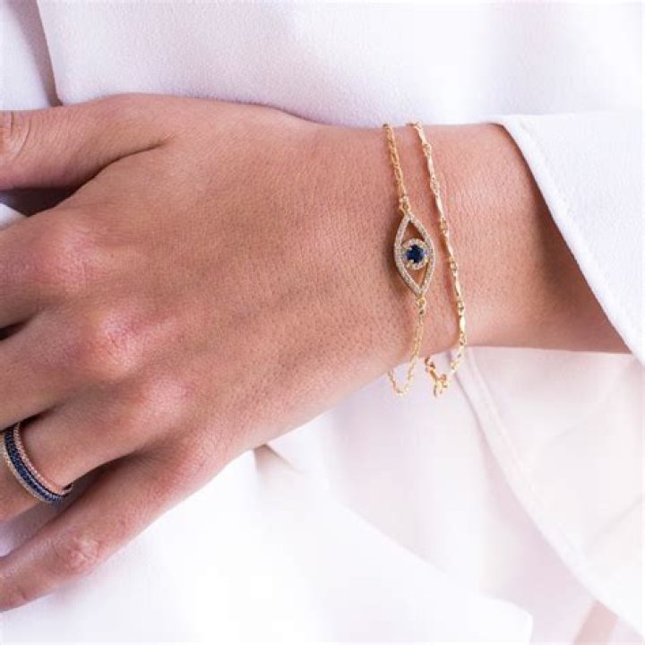 Gigi Hadid & Zayn Malik’s Matching Evil Eye Bracelets Are Meant To ‘Keep Away Jealousy’ During Pregnancy