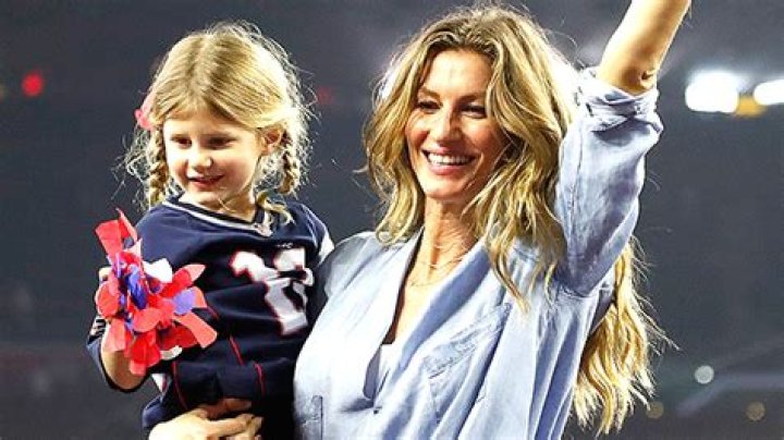 Gisele Bundchen & Daughter Vivian Look Alike In Throwback Photo – Hollywood Life