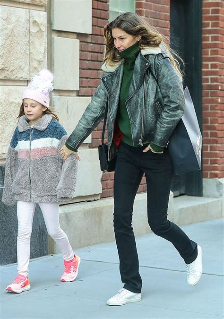 Gisele Bundchen Gets A Kiss From Daughter Vivian While On Horseback – Hollywood Life
