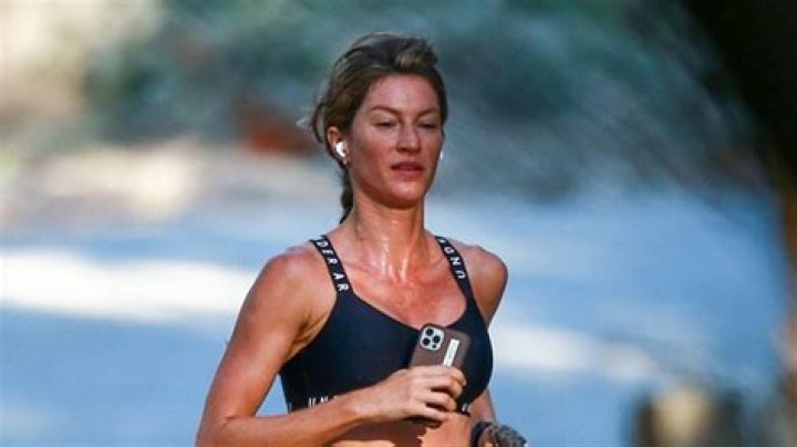 Gisele Bundchen Jogs In Black Crop Top While Vacationing In Costa Rica – Hollywood Life