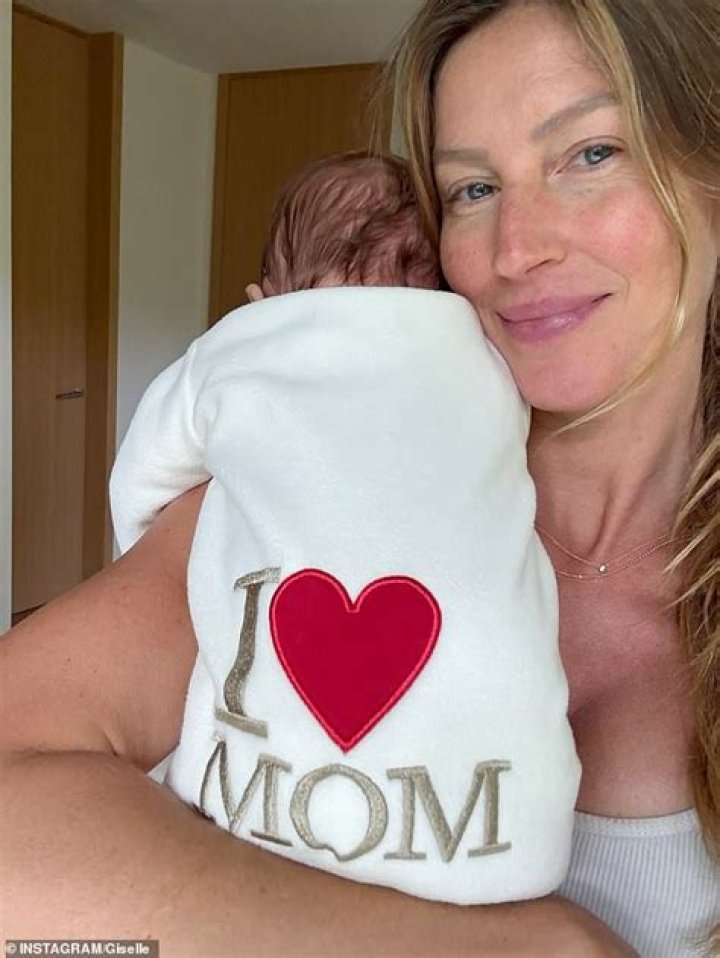Gisele Bündchen’s Boob Job – Confirms She Had Surgery & Regrets It – Hollywood Life