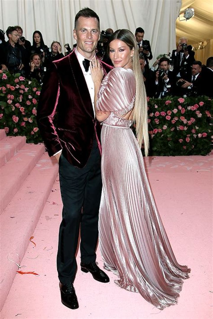 Gisele Reportedly Gave Tom Brady Ultimatum On Football & Marriage – Hollywood Life