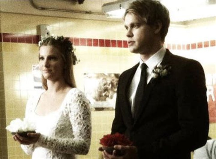 ‘Glee’ Recap — Sam & Brittany Get Married On Christmas Episode – Hollywood Life