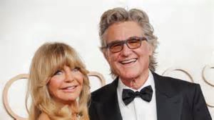 Goldie Hawn, 74, Busts A Move To ‘Hey Ya’ While Washing Dishes In Fun Clip — Watch