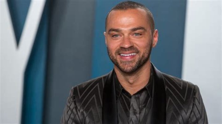‘Grey’s Anatomy’ Star Jesse Williams Debuts Blue Hair Makeover: Photos – Hollywood Life
