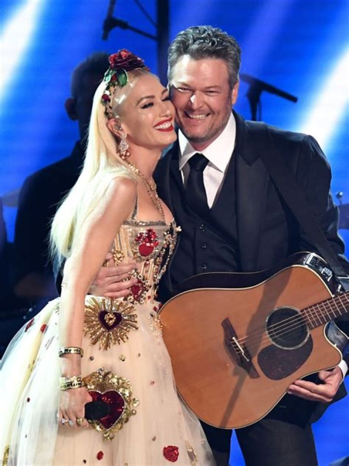 Gwen Stefani & Blake Shelton Perform ‘Don’t Speak’ On Tour: Video – Hollywood Life