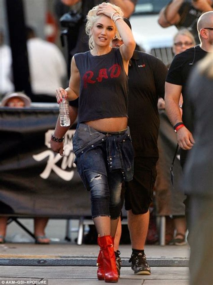 Gwen Stefani Flashes Butt Cheek In Sexy Skirt At The ‘SNL’ After-Party – Hollywood Life
