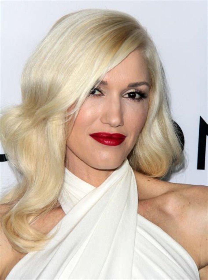 Gwen Stefani’s Red Lipstick On ‘The Voice’ — Signature Lips With Platinum Hair – Hollywood Life