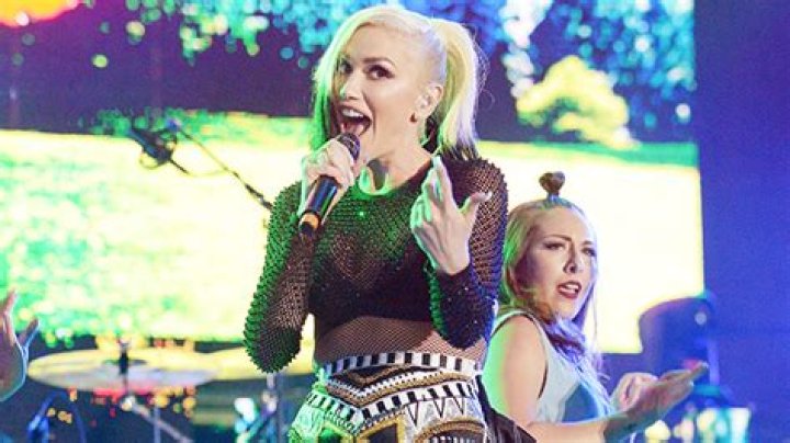 Gwen Stefani Slays In Short Shorts & A Crop Top On ‘Honeymoon Tour’ With Blake Shelton