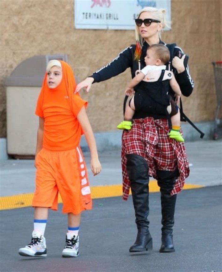Gwen Stefani Takes Her Boys Pumpkin Picking Without Blake Shelton: Photos