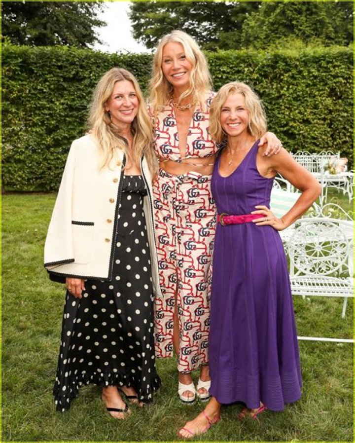 Gwyneth Paltrow & Mini-Me Daughter Apple, 15, Pose In Photo As She Celebrates 47th Birthday